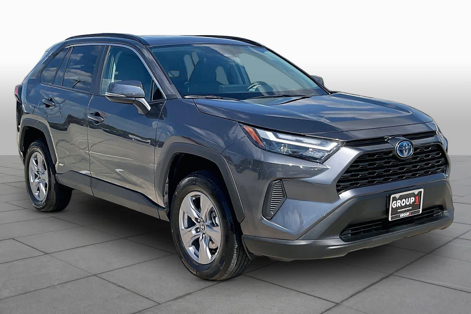 2023 Toyota RAV4 XLE - Photo 3