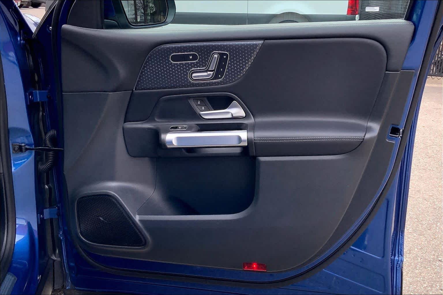 New 2026 Starling Blue Metallic Mercedes-Benz GLB 250 image 23
