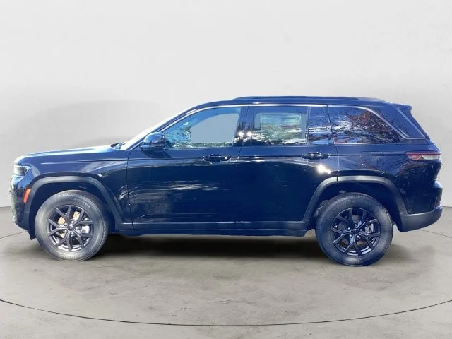 New 2027 Black Jeep LAREDO ALTITUDE 4X4 image 2