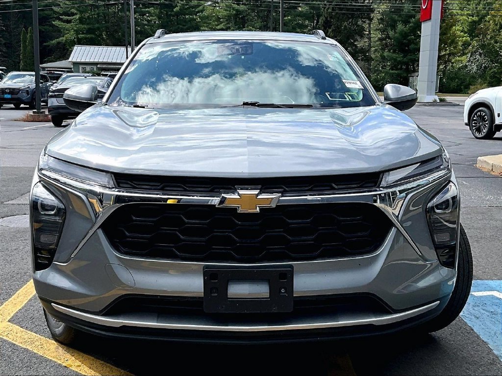 Used 2025 Gray Chevrolet LT image 2