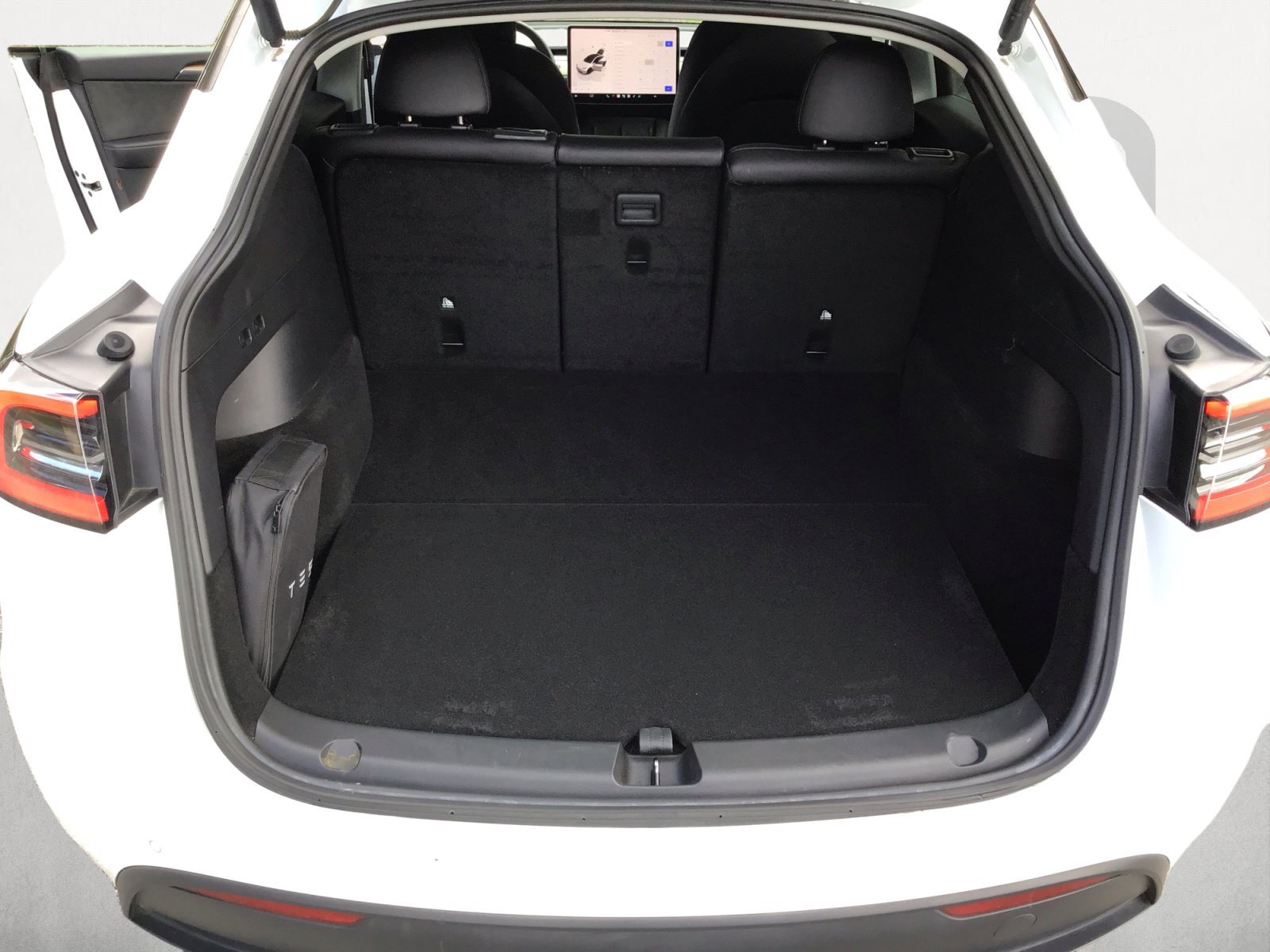 Used 2022 Pearl White Multi-Coat Tesla Performance image 14