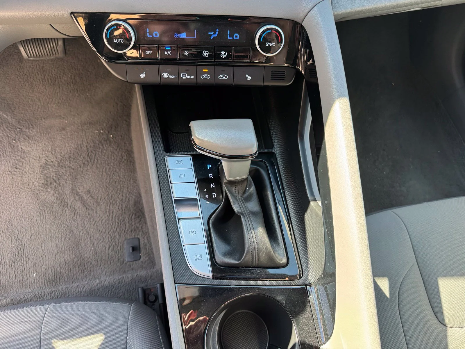 Used 2025 Red Hyundai SEL Convenience image 21