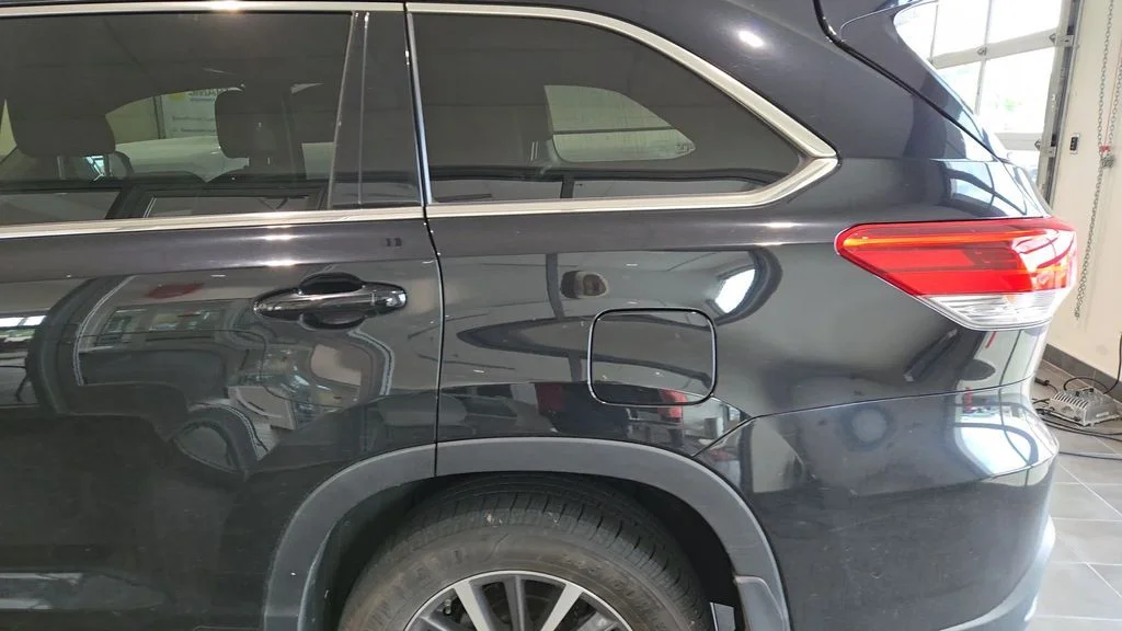 Used 2018 Black Toyota XLE image 3