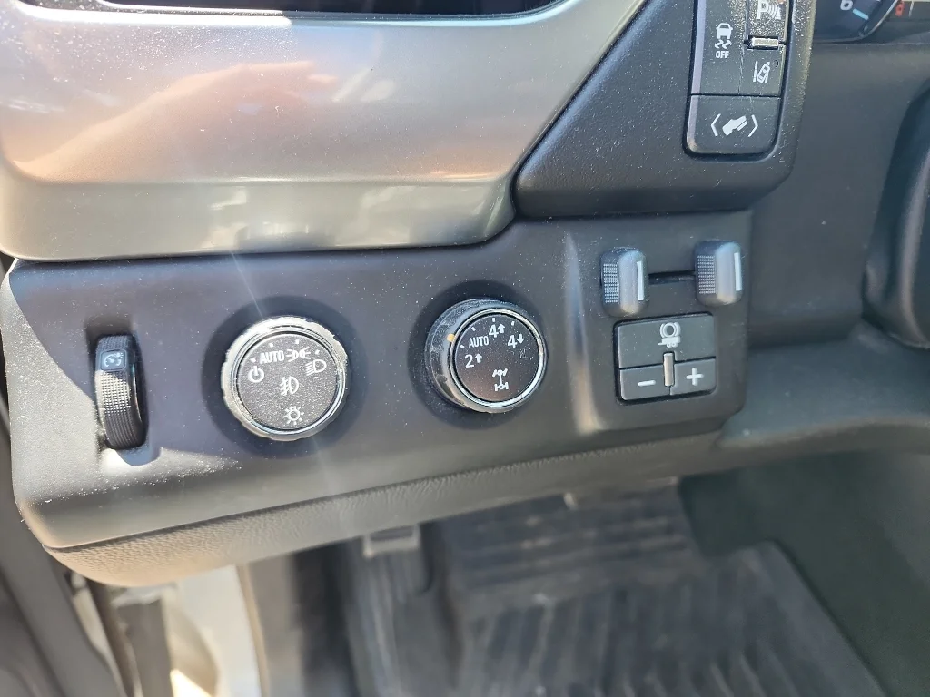 Used 2015 Summit White Chevrolet LTZ image 21