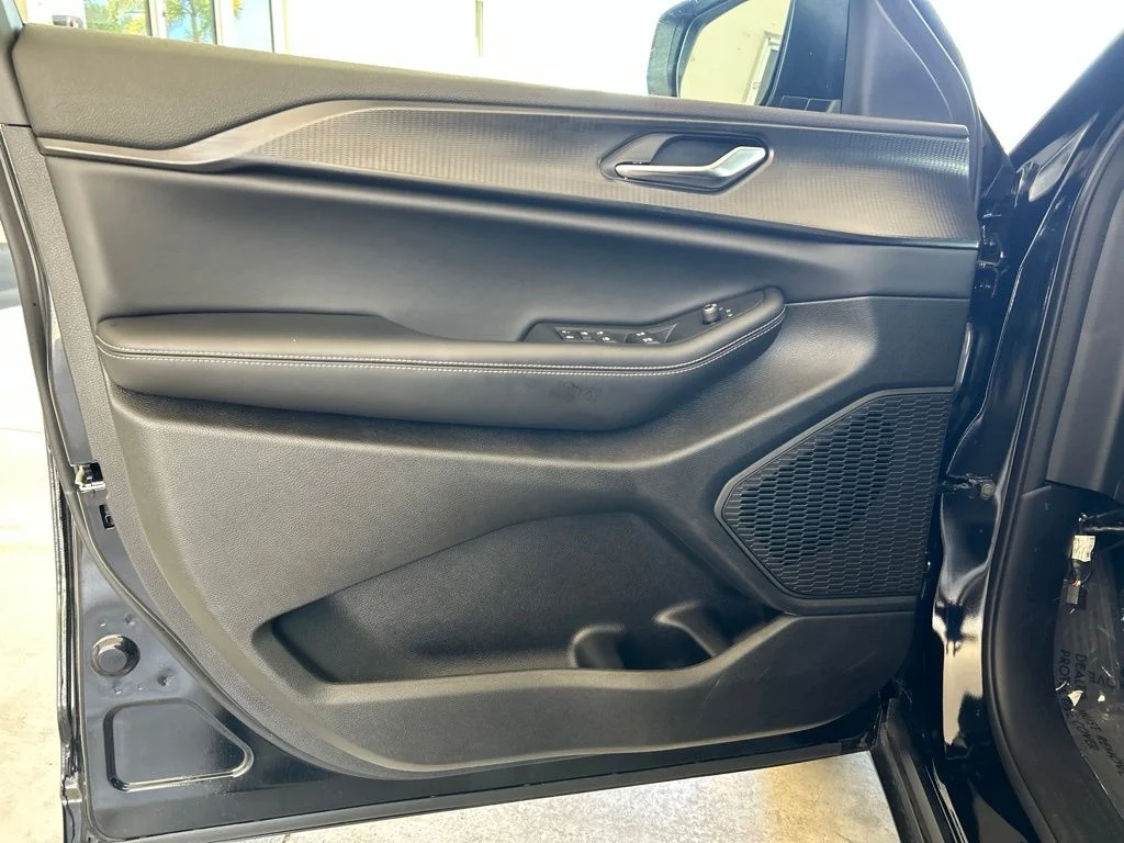 Used 2025 Black Jeep Laredo image 35