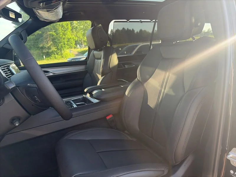 New 2026 High Gloss Black Exterior Paint Jeep Limited Reserve image 21