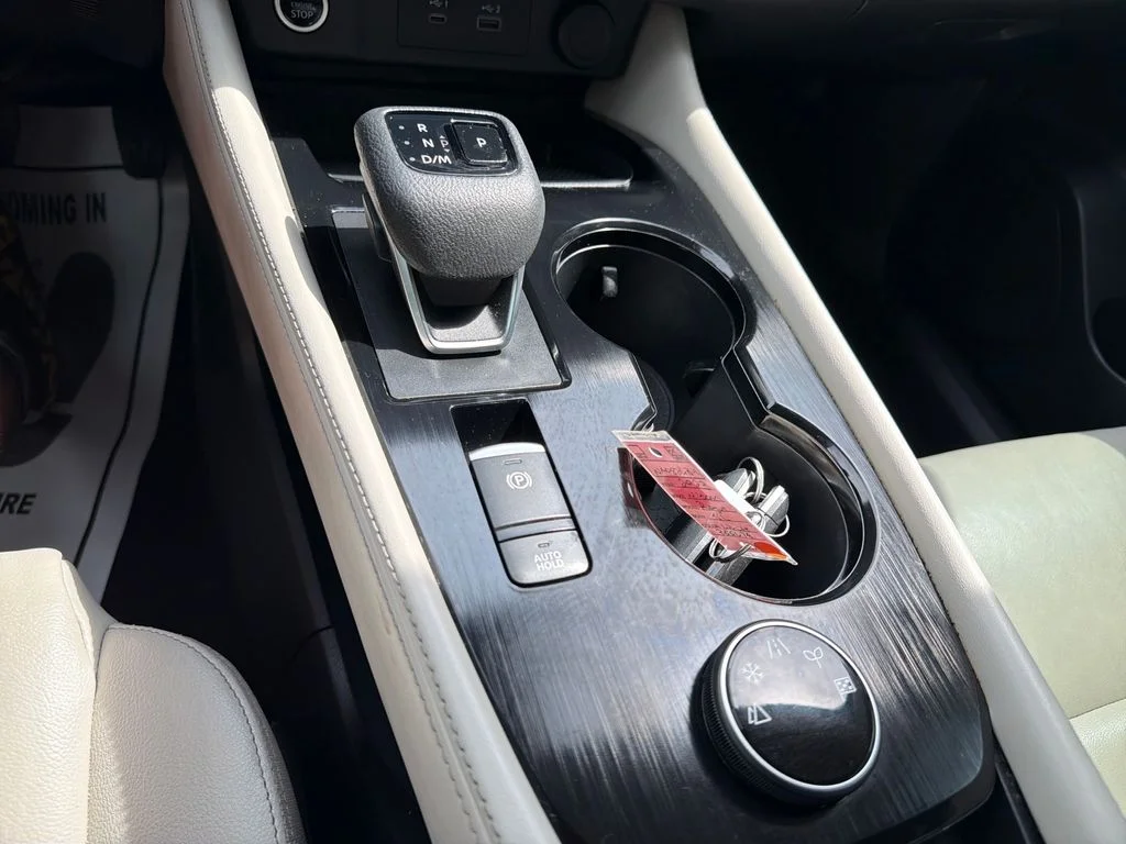Used 2023 White Nissan SL image 23