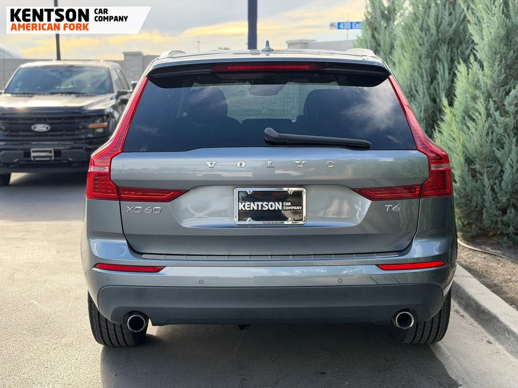 Used 2019 Gray Volvo T6 Momentum image 6