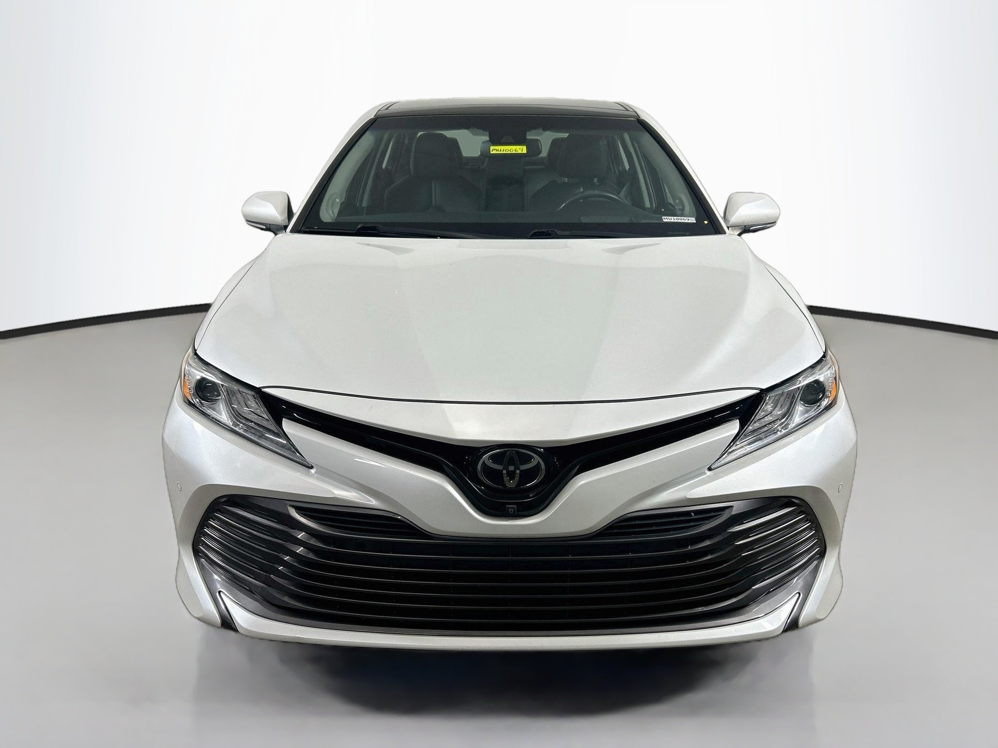 Used 2018 Wind Chill Pearl Toyota XLE image 2