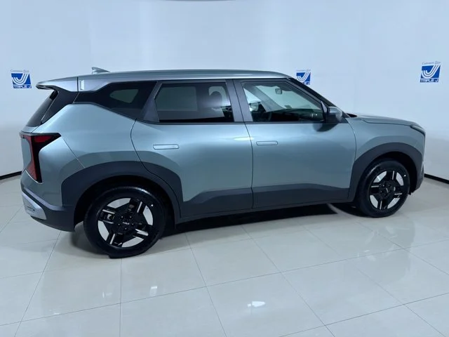New 2027 ICEBERG GREEN Kia LX image 8