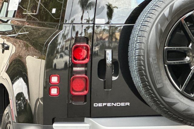 Used 2025 Black Land Rover S image 26