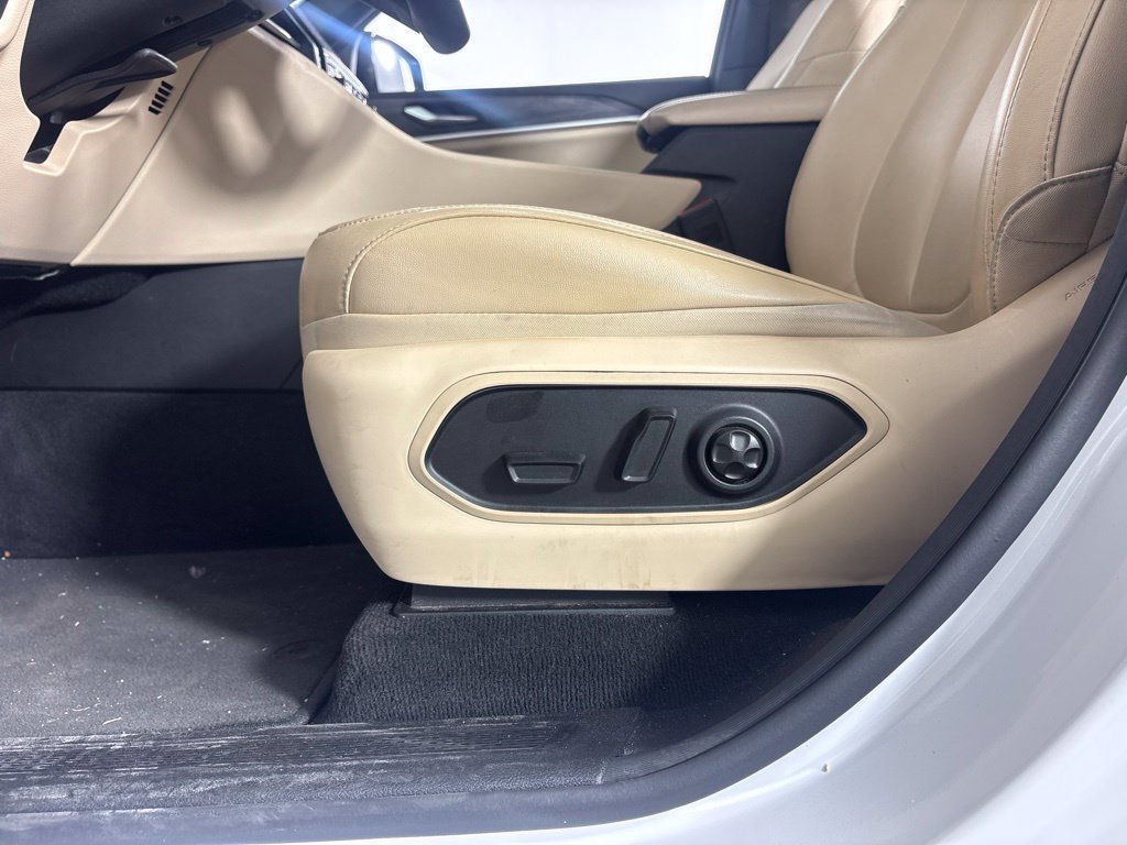 Used 2024 White Jeep Limited image 10