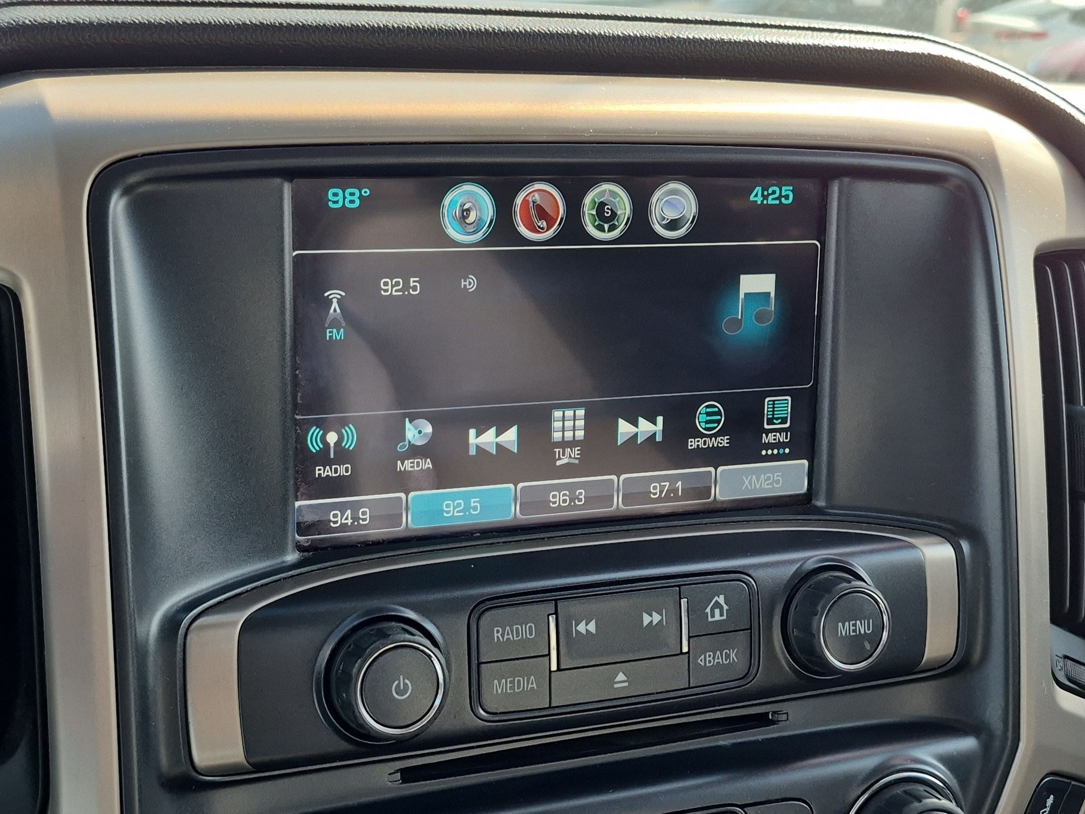 Used 2019 White Frost Tricoat GMC Denali image 18