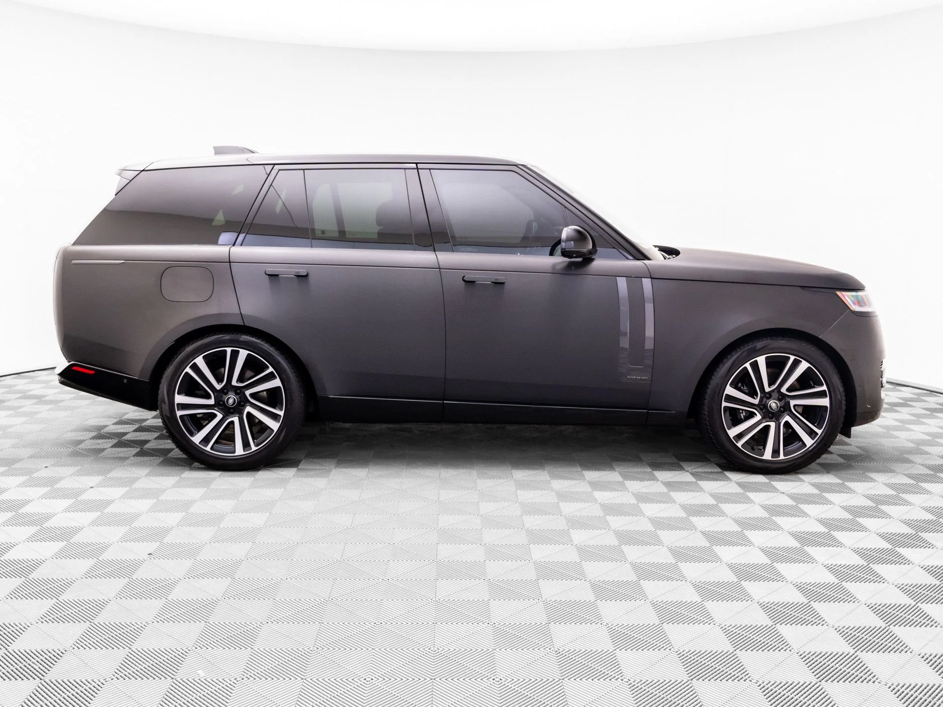 Used 2023  Land Rover Autobiography image 6