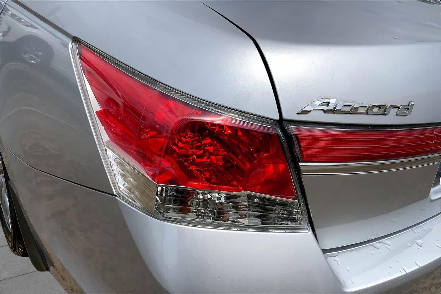 Used 2012 Alabaster Silver Metallic Honda EX-L image 26