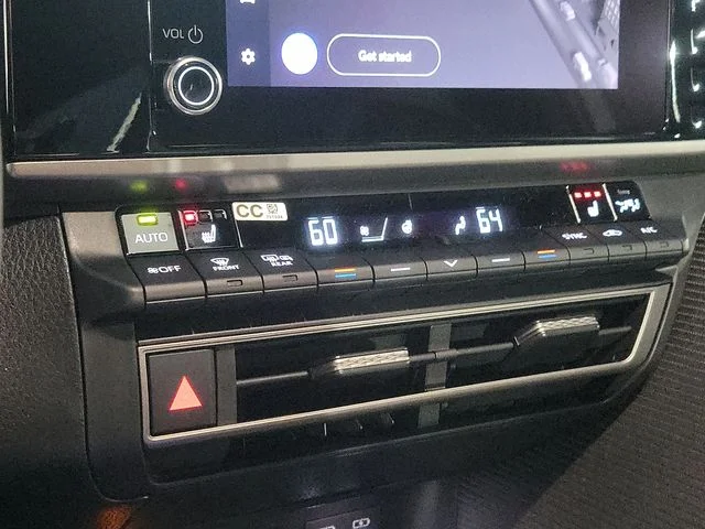 Used 2025  Toyota SE image 14