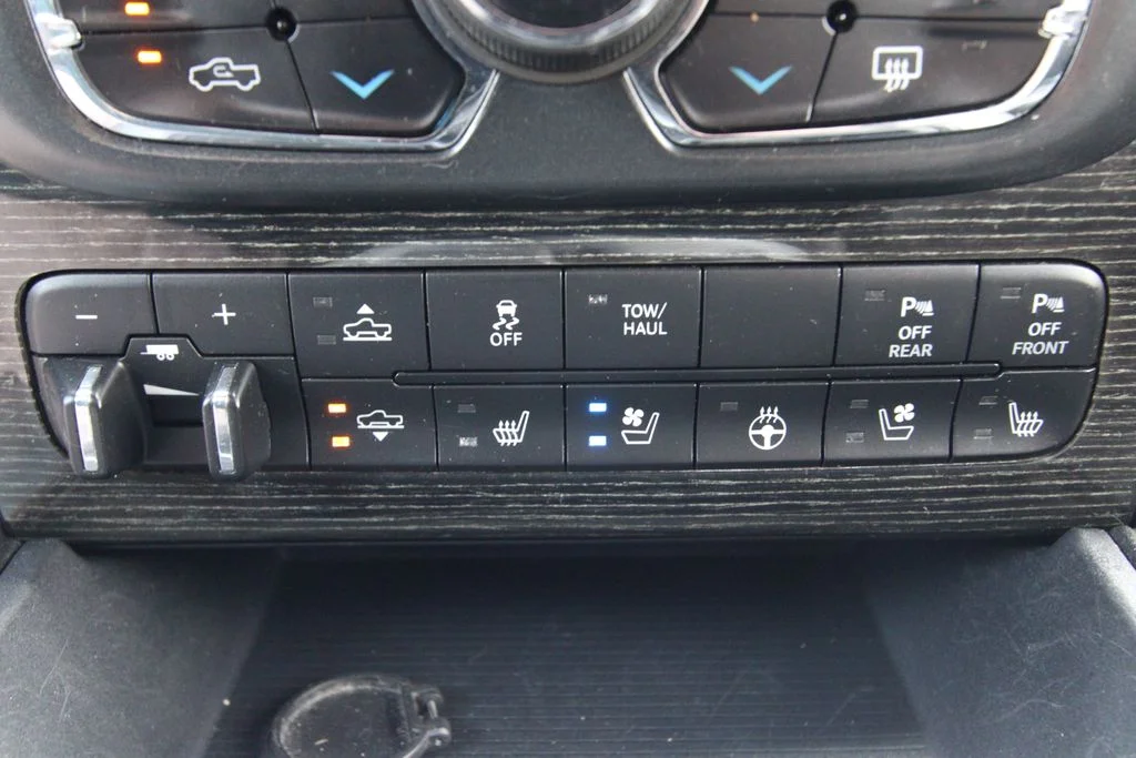 Used 2016 Black Ram Laramie Longhorn image 28