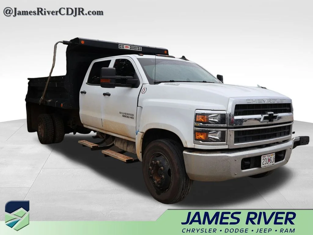 Used 2022 White Chevrolet 1WT image 21