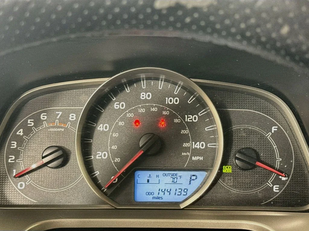 Used 2013 Gray Toyota LE image 14