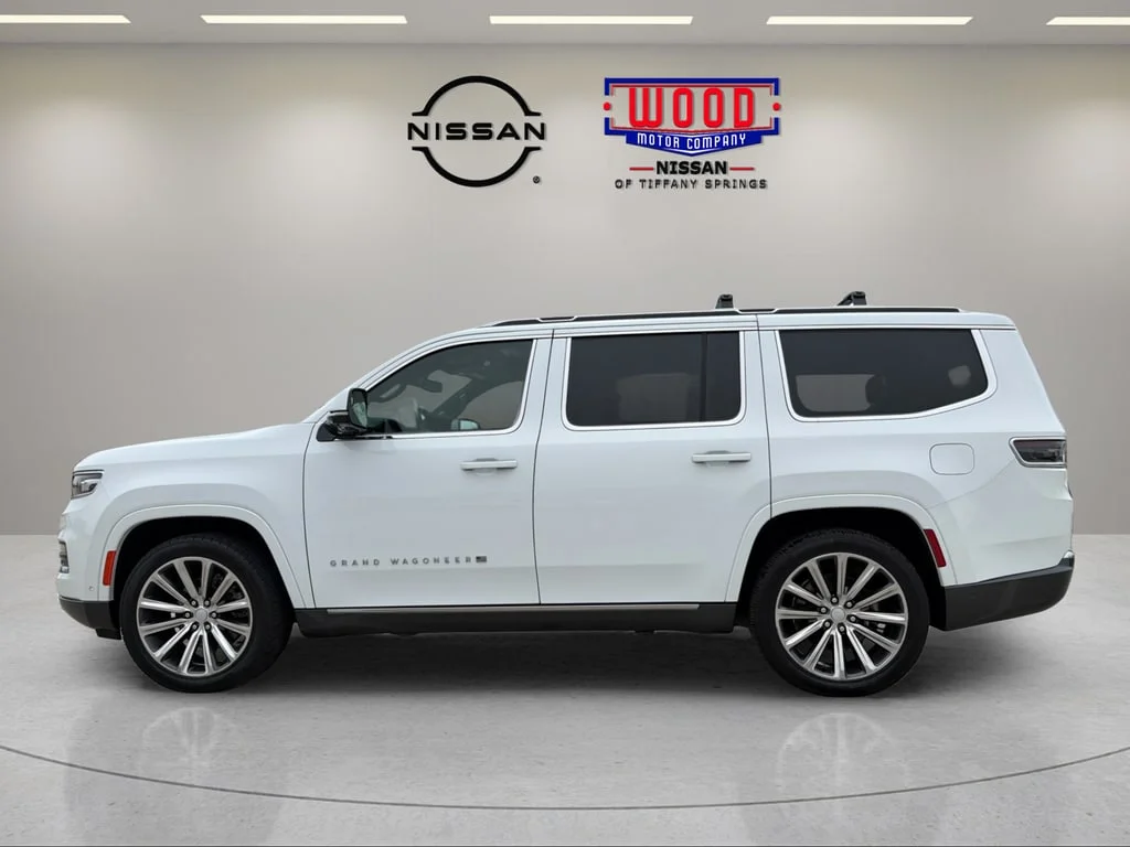 Used 2022 Bright White Clearcoat Jeep Series II image 5