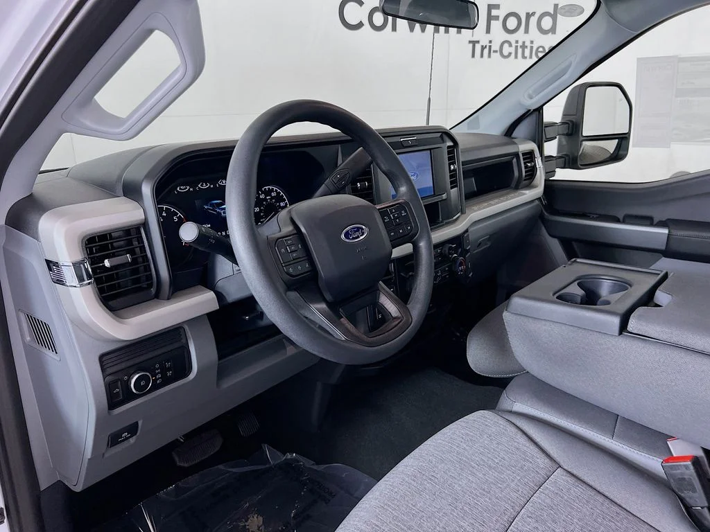 New 2026 Oxford White Ford XL image 3