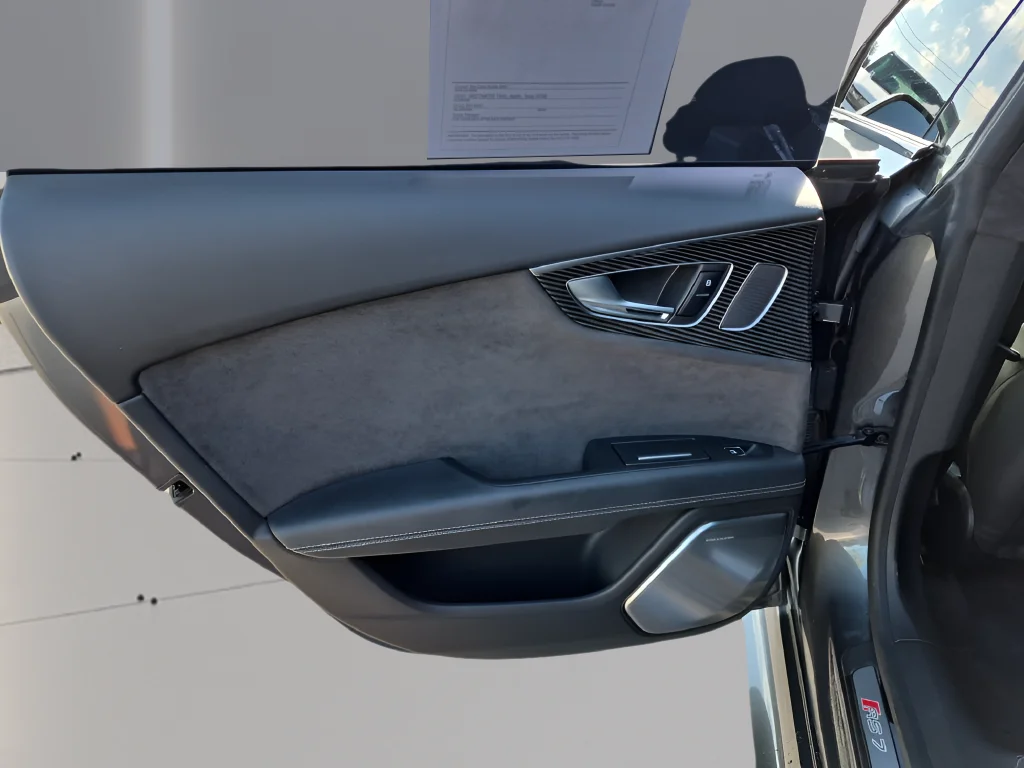 Used 2016  Audi 4.0T Prestige image 31