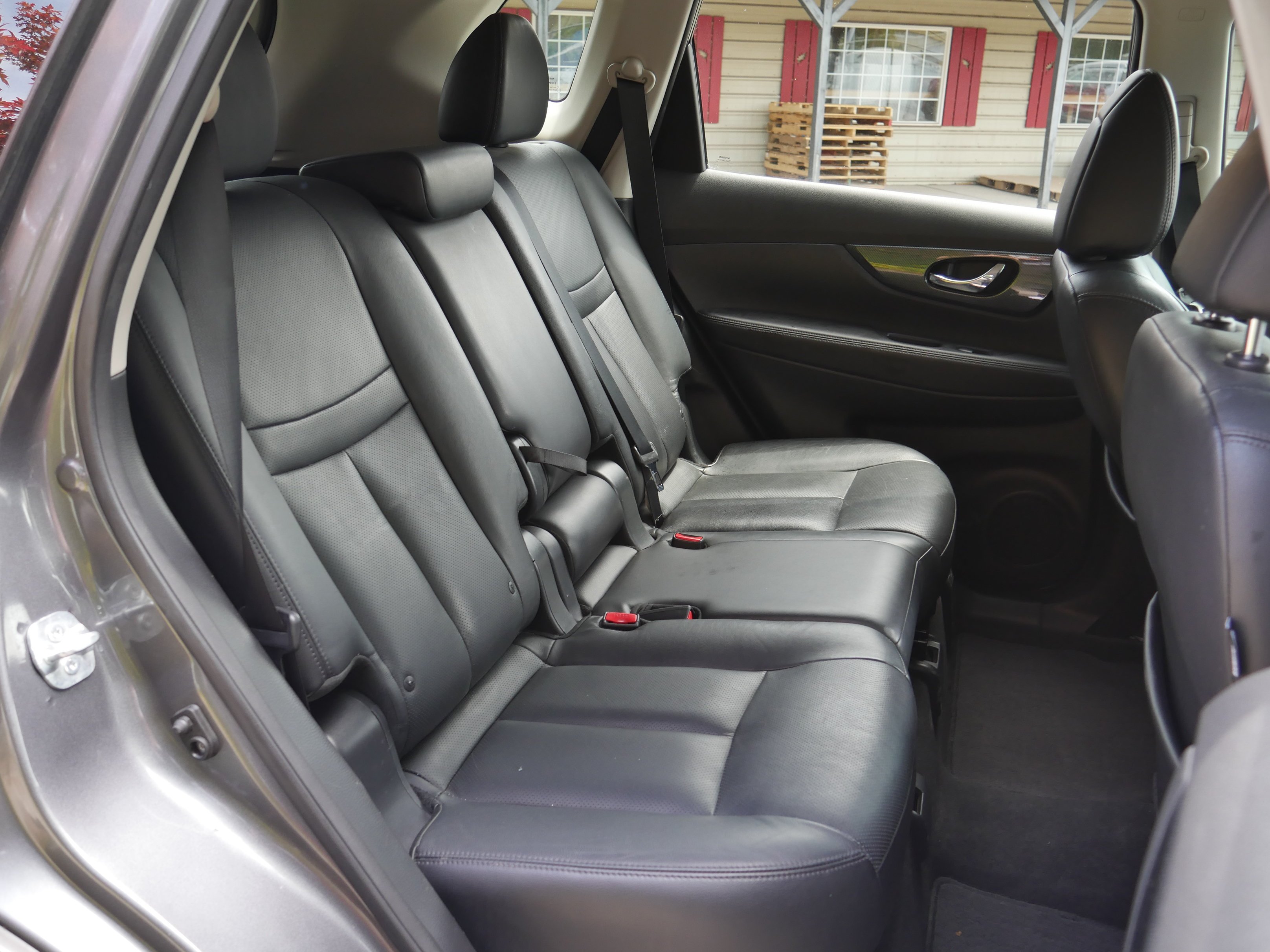 Used 2015 Gun Metallic Nissan SL image 24