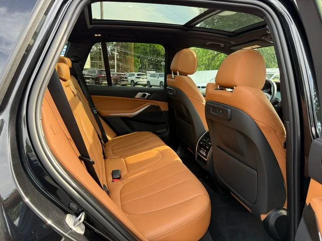 Used 2022 Black Sapphire Metallic BMW xDrive40i image 31