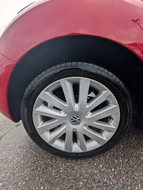 Used 2008 Red Volkswagen SE image 19