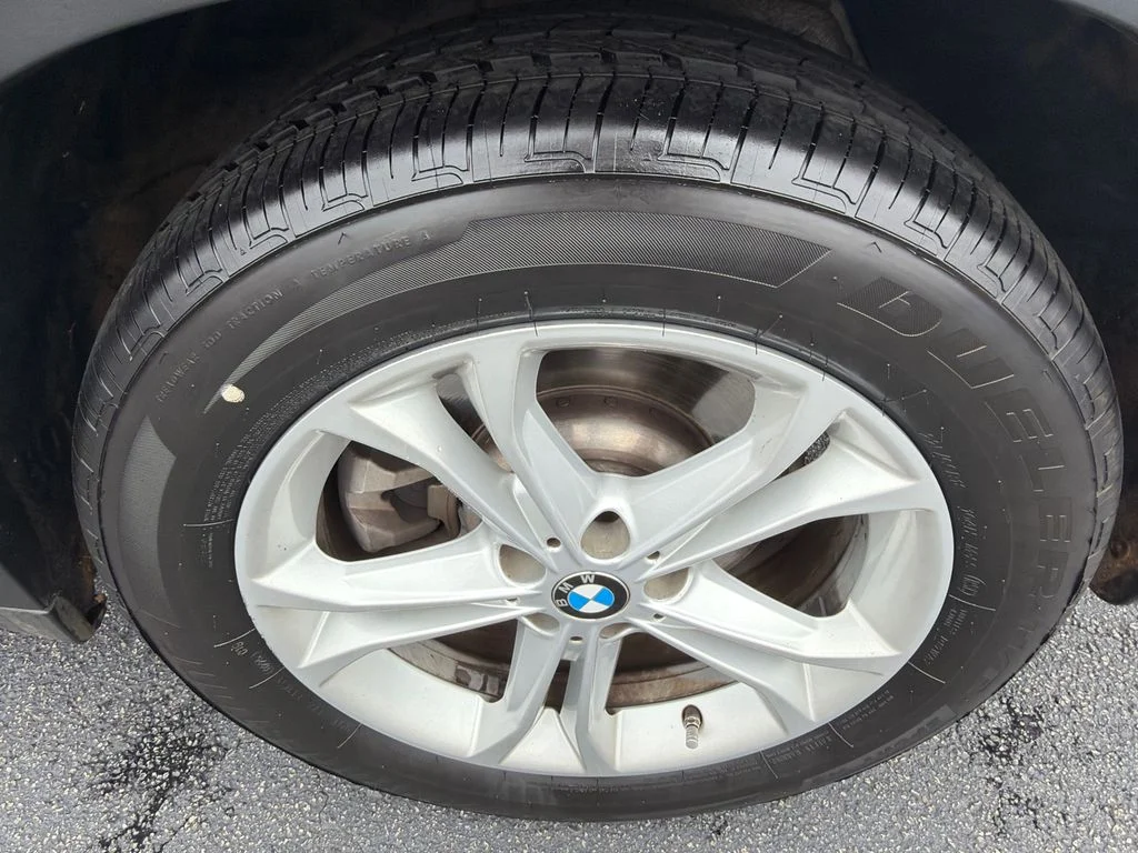 Used 2021 White BMW sDrive30i image 20