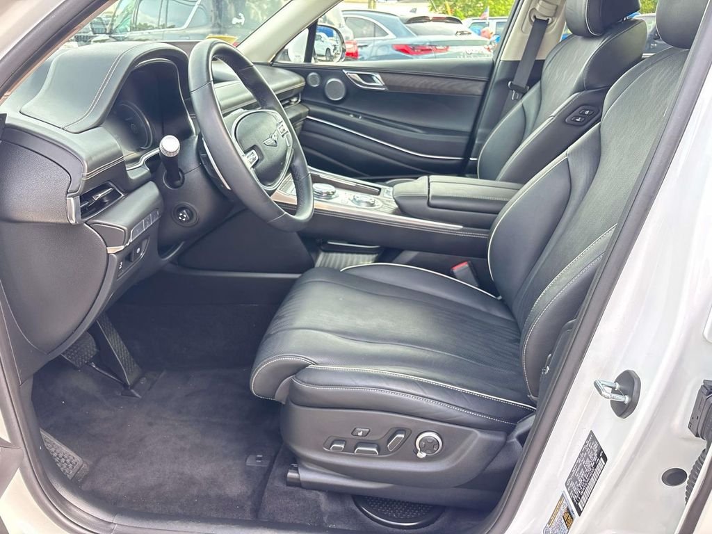 Used 2024 White Genesis 3.5T image 10