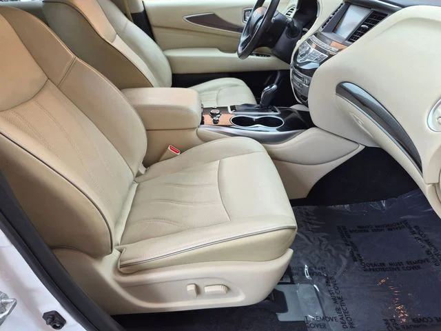 Used 2017 White INFINITI Base image 33