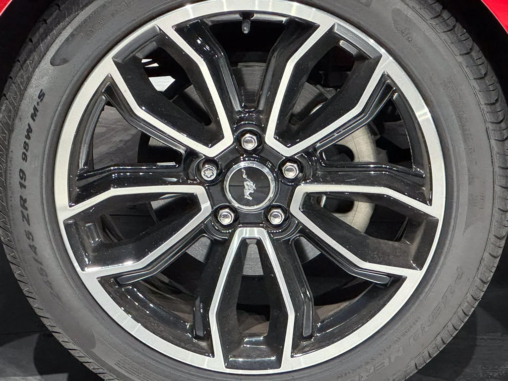 Used 2010 Red Ford V6 image 15