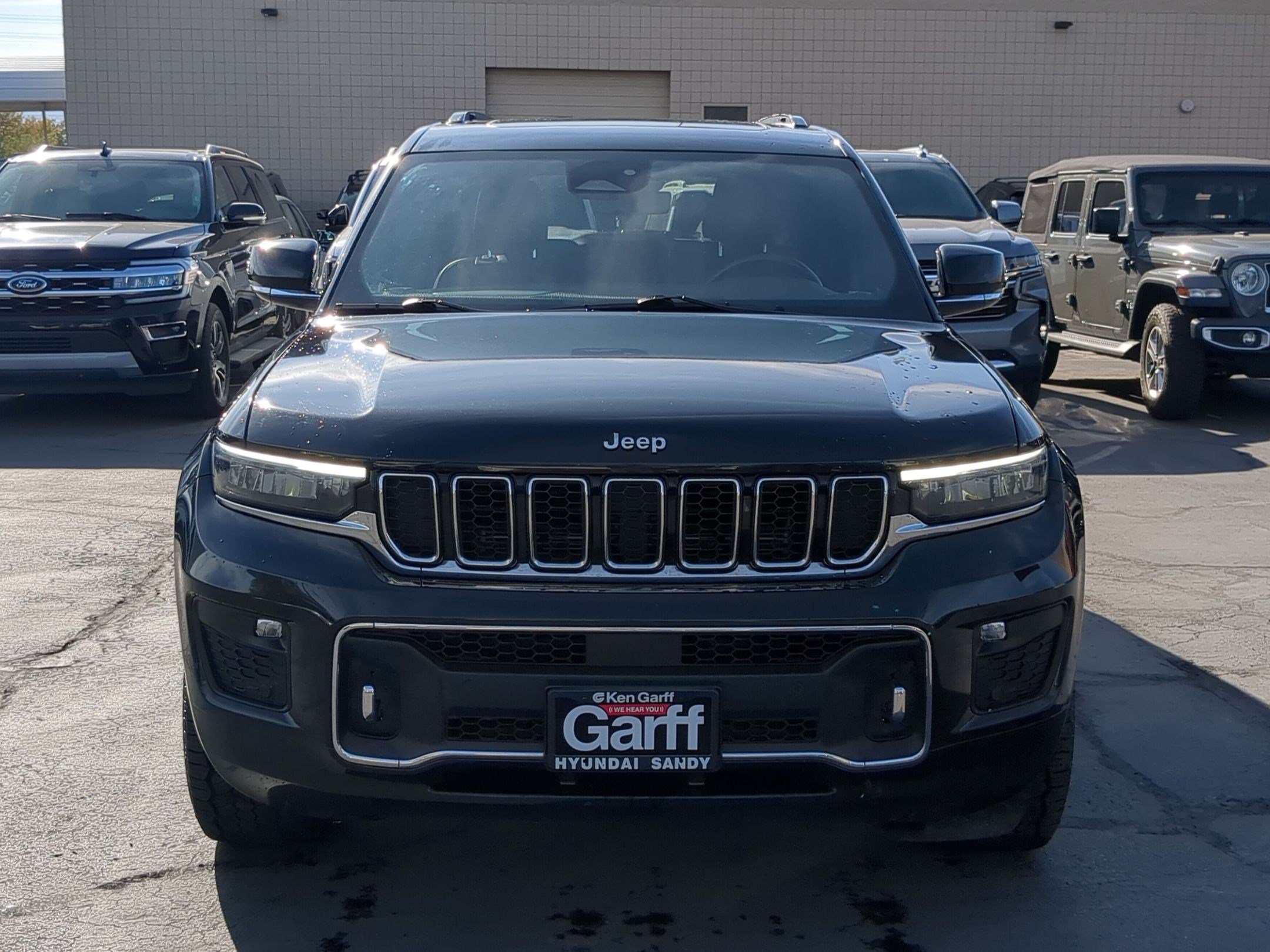 Used 2021 Diamond Black Crystal Pearlcoat Jeep Overland image 9