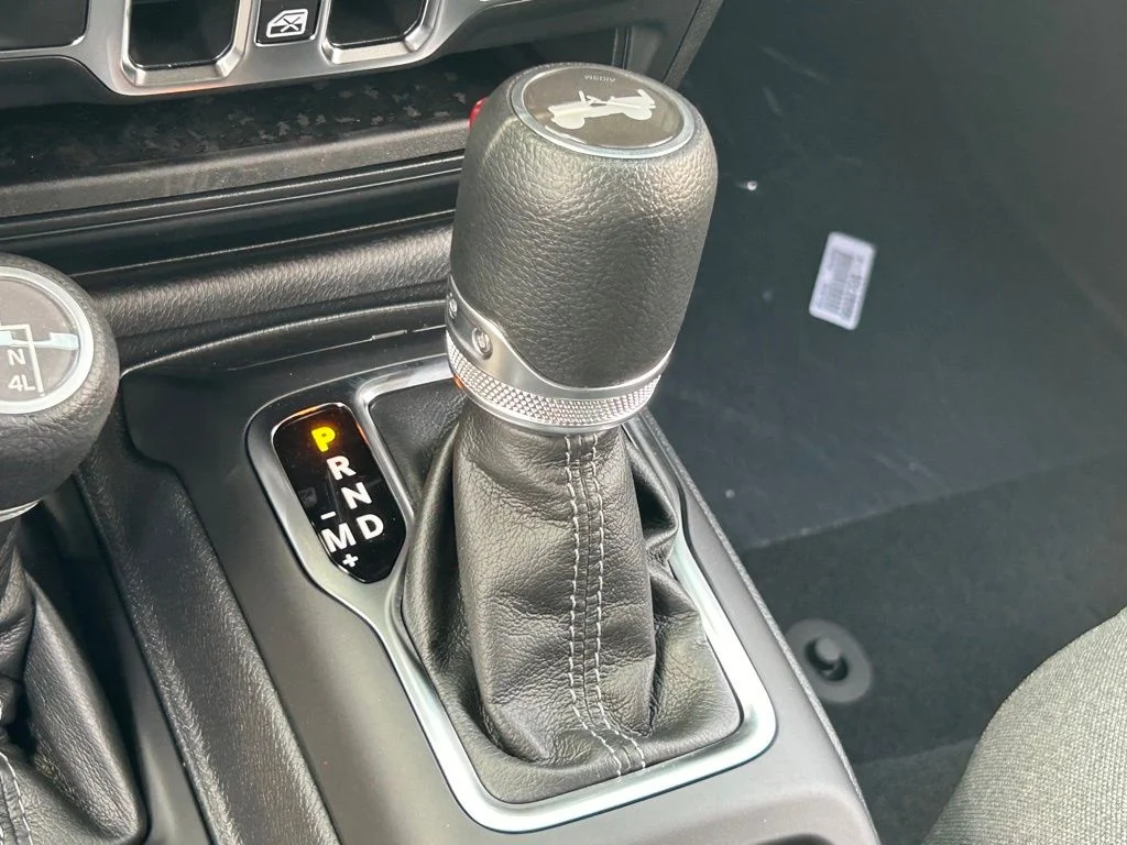 Used 2024 Blue Jeep Sahara image 11