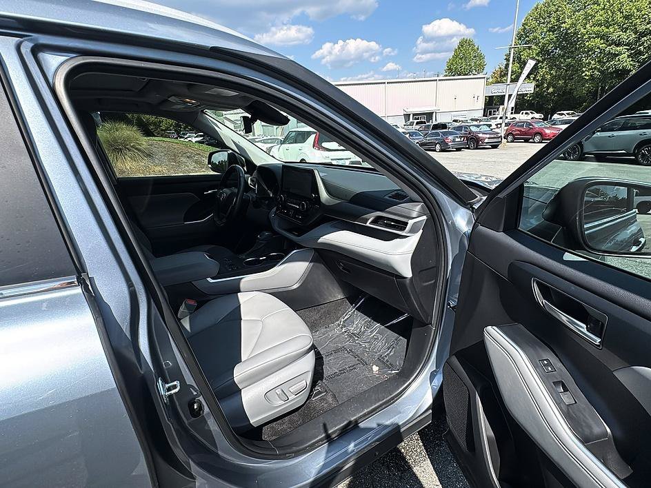 Used 2023 Moon Dust Toyota XLE image 20