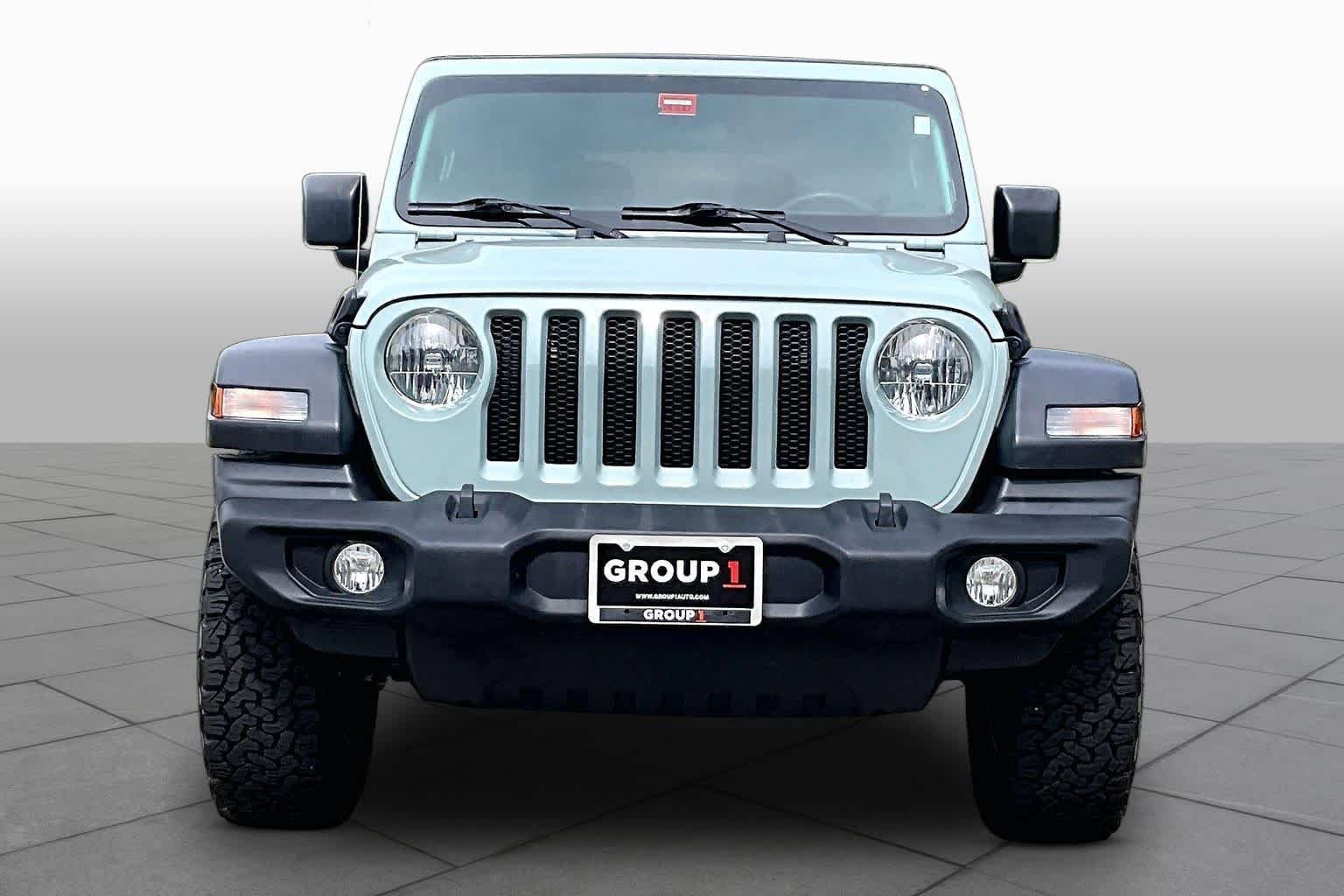 Used 2023 Earl Clearcoat Jeep Sport S image 4