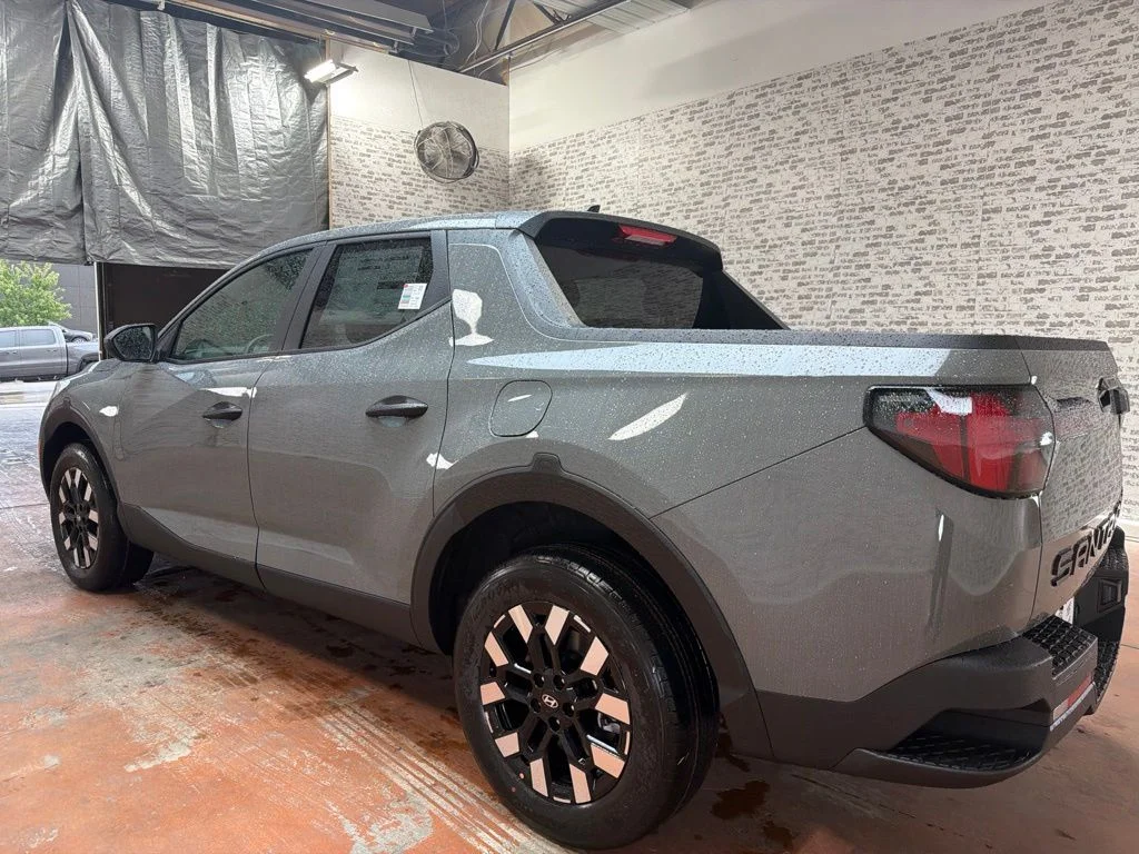 New 2027 Hampton Gray Hyundai SE image 5