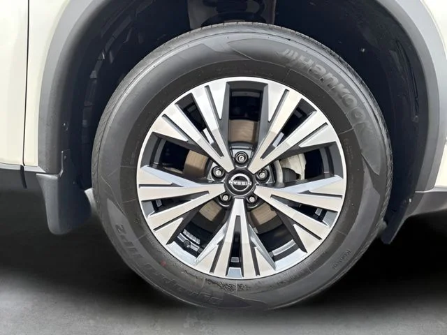 Used 2023 White Nissan SV image 36