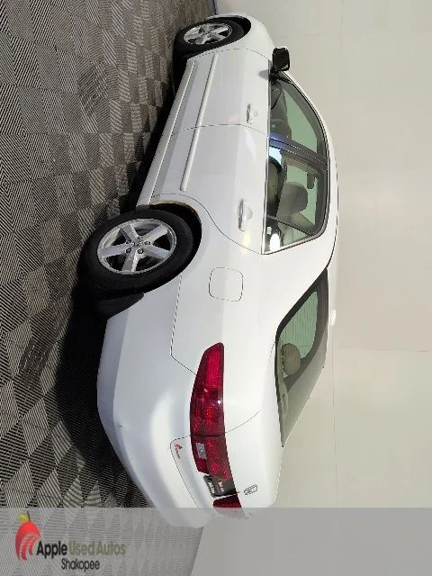 Used 2005 White Honda EX-L image 4
