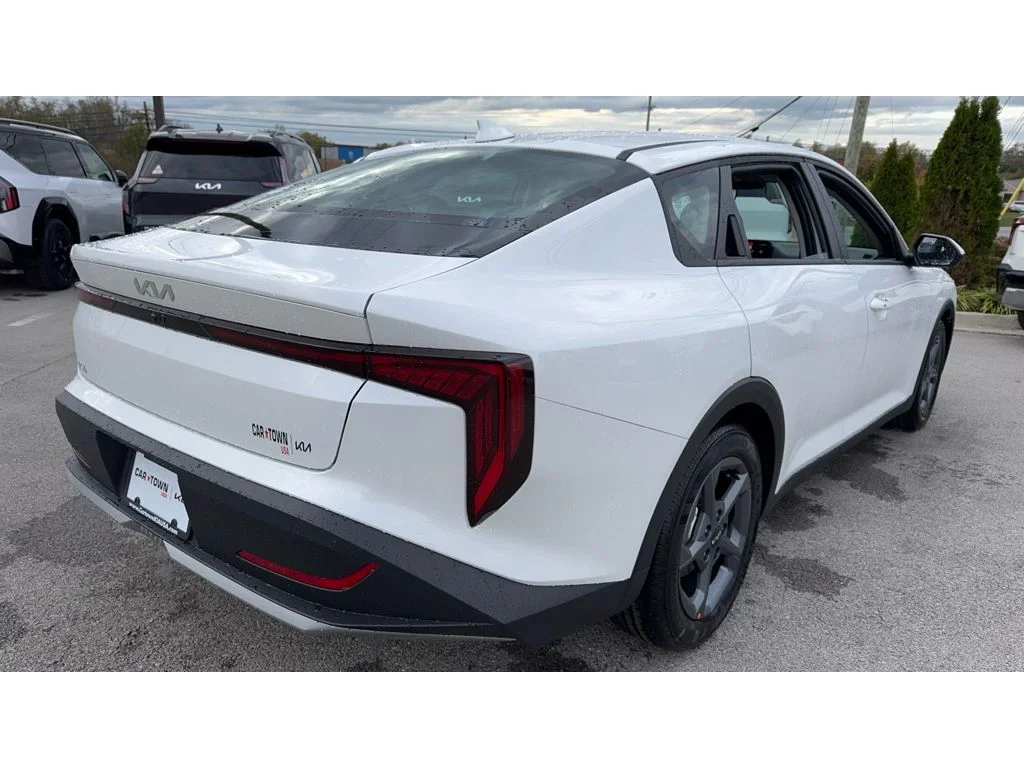 New 2026 Whi Kia LXS image 4