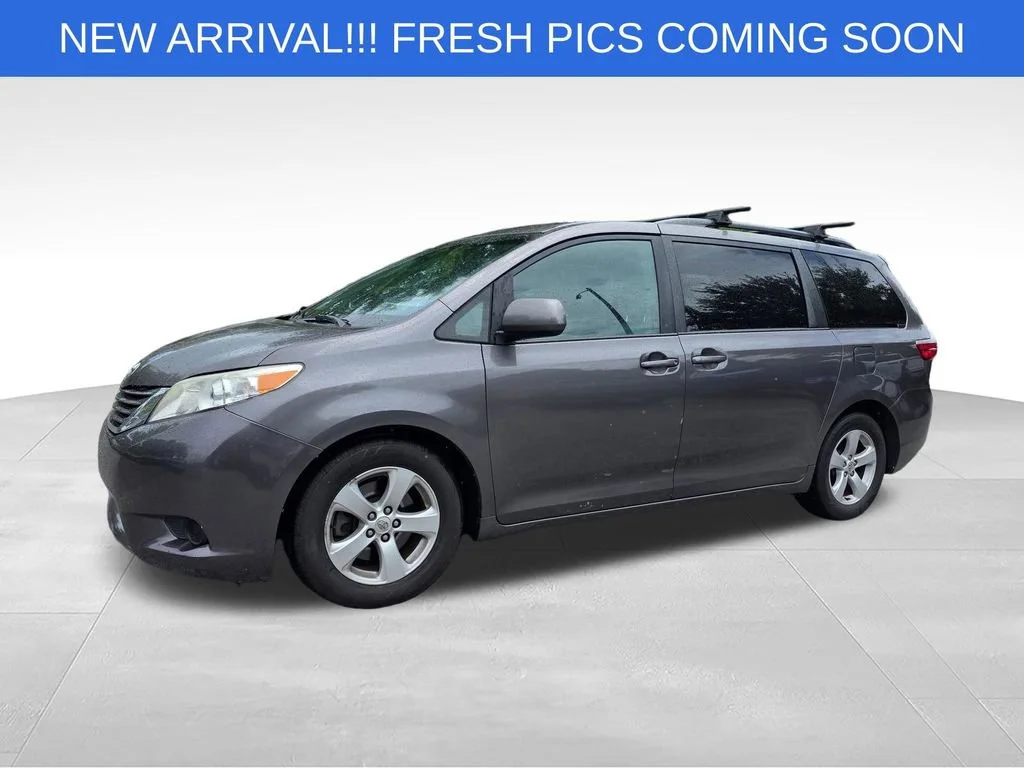 Used 2015 Gray Toyota LE 7 Passenger image 2