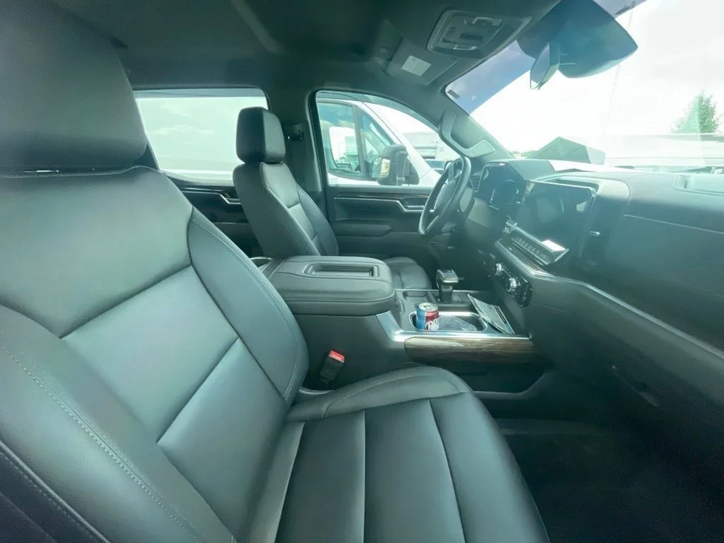 Used 2022 Black GMC Elevation image 9