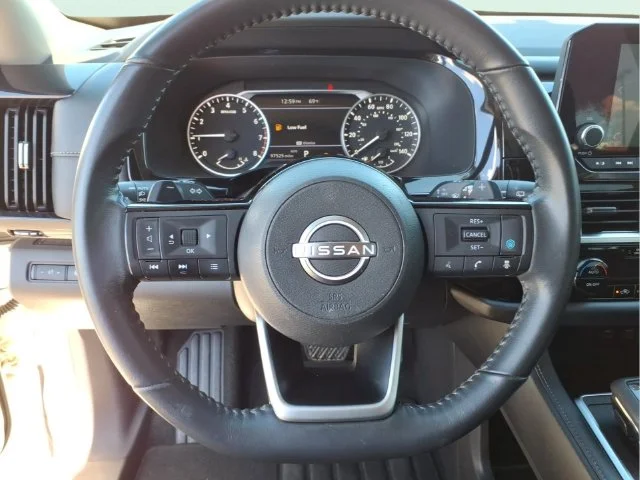 Used 2022 White Nissan SV image 23