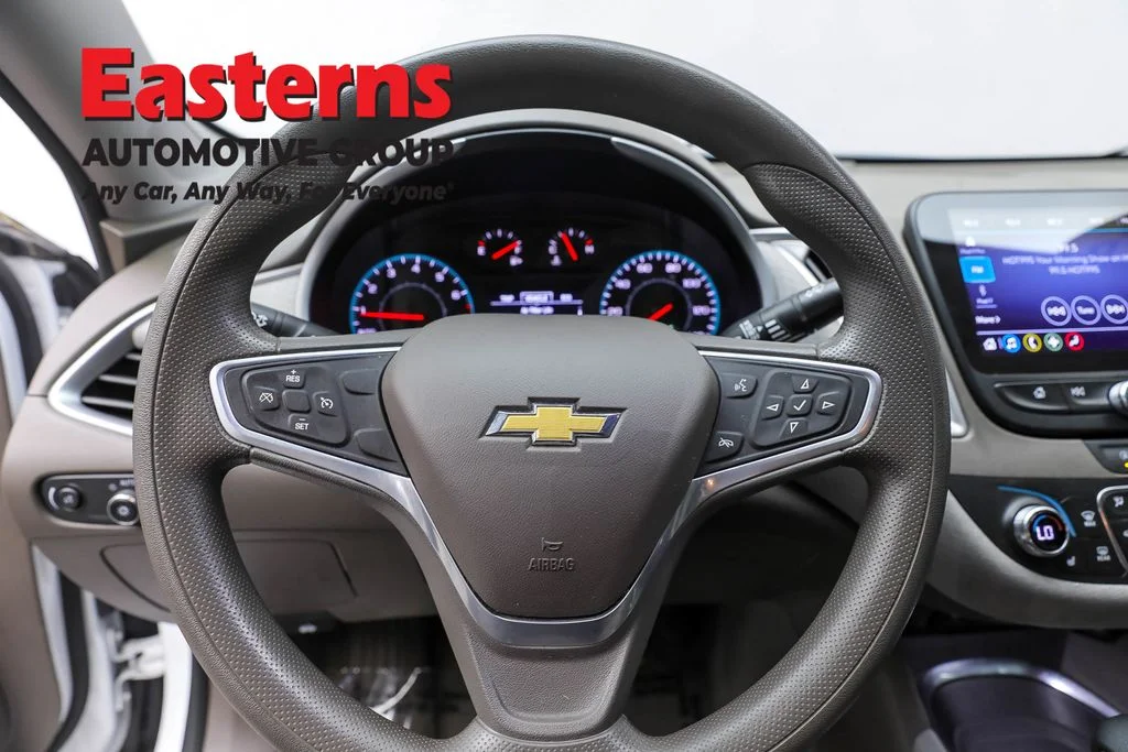 Used 2022 White Chevrolet LT image 10