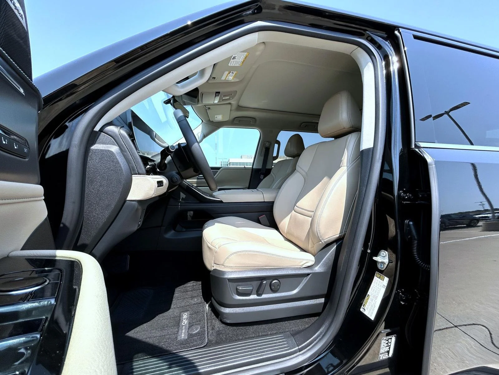 Used 2025 Black INFINITI PURE image 10