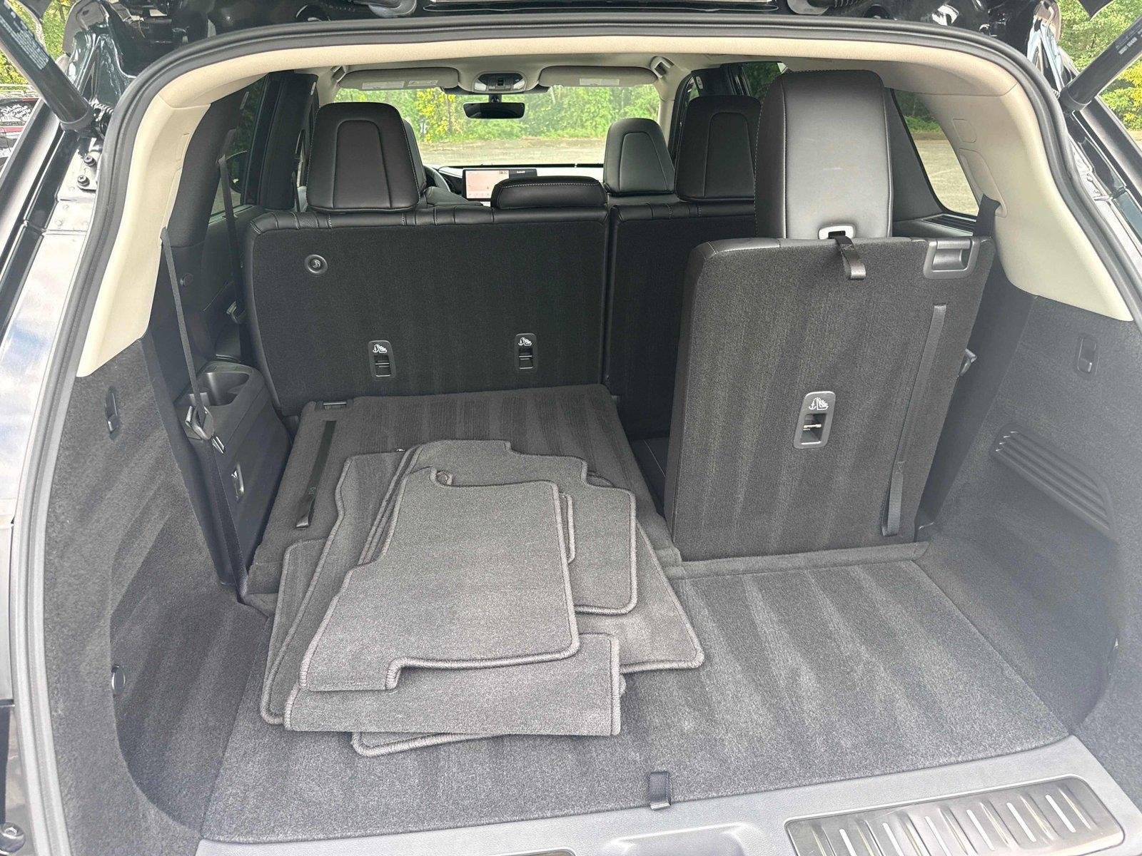 Used 2025 Mineral Black INFINITI LUXE image 30