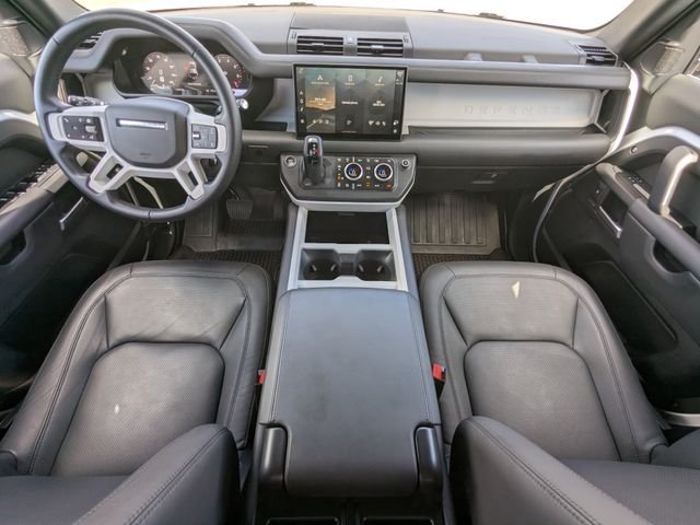 Used 2025  Land Rover X-Dynamic SE image 15