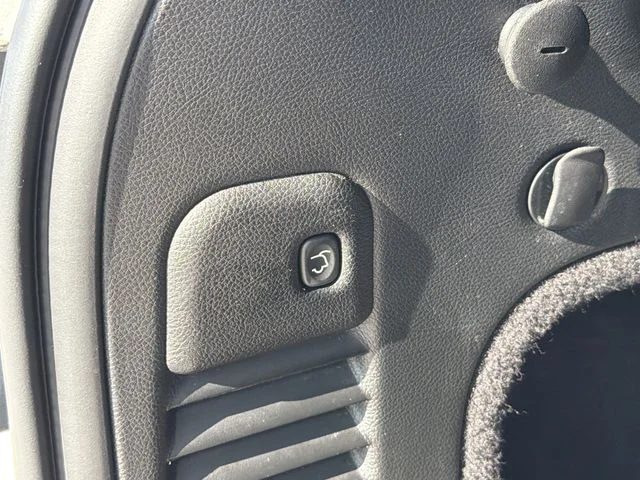 Used 2021 White Jeep Overland image 11