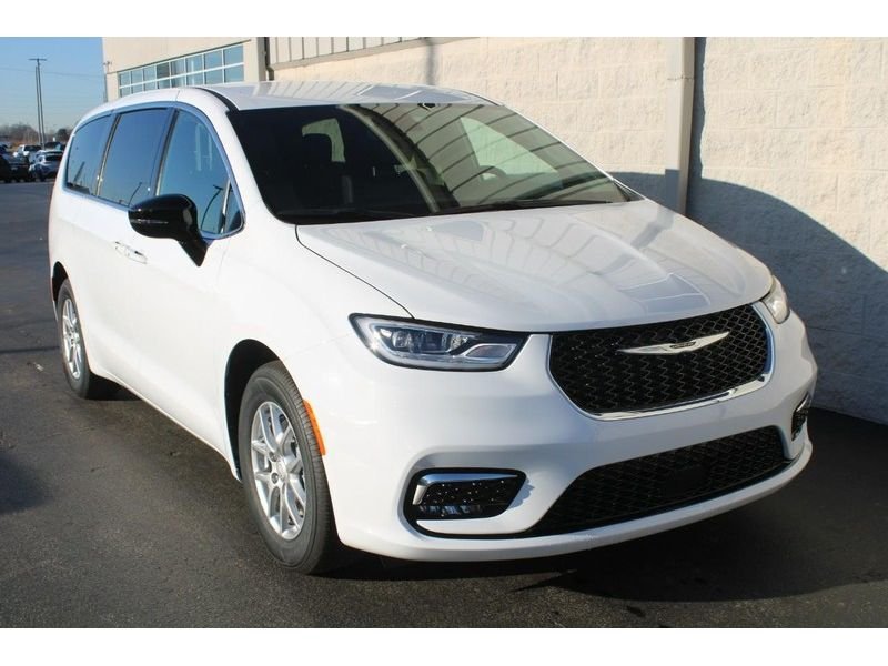 New 2026 Bright White Clear-Coat Exterior Paint Chrysler Select image 2